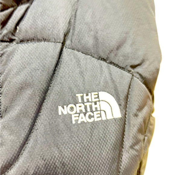 The North Face black zippered Quilted Vest interior pockets size small - Picture 9 of 14